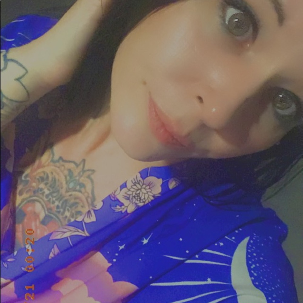 Meet your Posher, Dounia